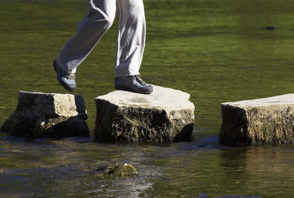 Crossing_Three_Stepping_Stones